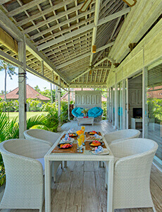 Sungai Tinggi Beach Villa - Joglo dining area setting