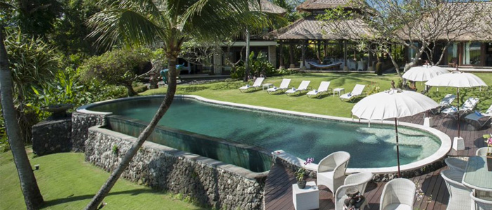 Sungai Tinggi Beach Villa - The villa from the pool